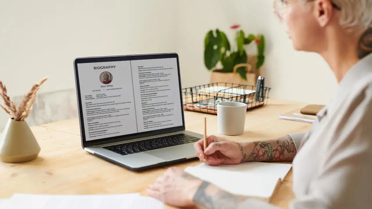 How To Write Compelling Artist Bios For Online Platforms